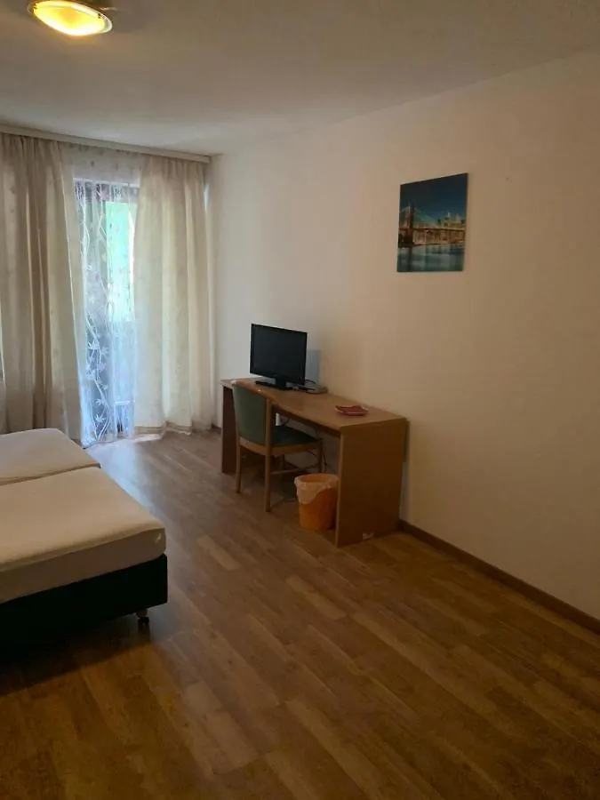 هامبورغ Grando Sukredo Hotel 0*,  ألمانيا